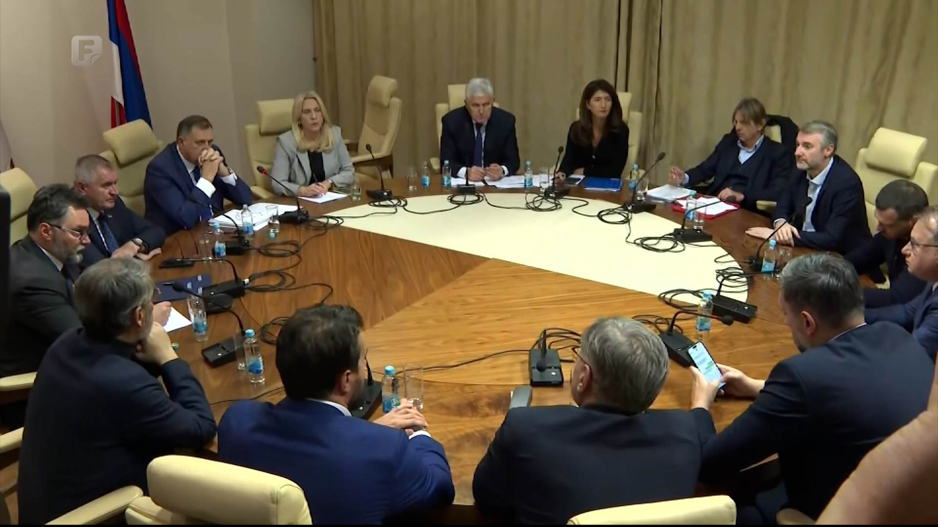 Osvrt: Od države rođaka, zetova i kumova do zamotavanja, evropskih reformi, grijanja, nadanja, propalih samita i poštenih dijagnoza